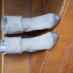 Beige Matisse Suede Distressed Bootie 9M (Never Worn)